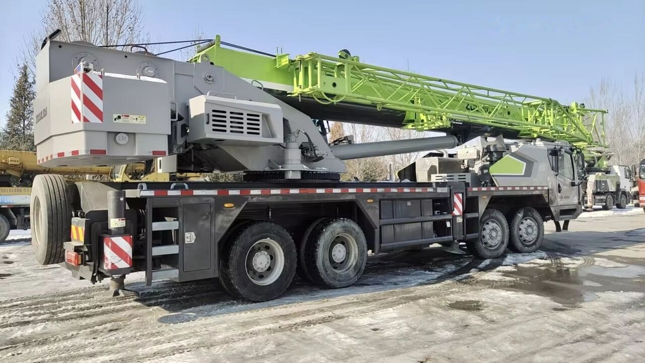 Zoomlion ZTC350 ZTC250 ZTC550 ZTC1000 35t 35ton 50t 70t - 移动式起重机:图3 Zoomlion ZTC350 ZTC250 ZTC550 ZTC1000 35t 35ton 50t 70t - 移动式起重机:图3