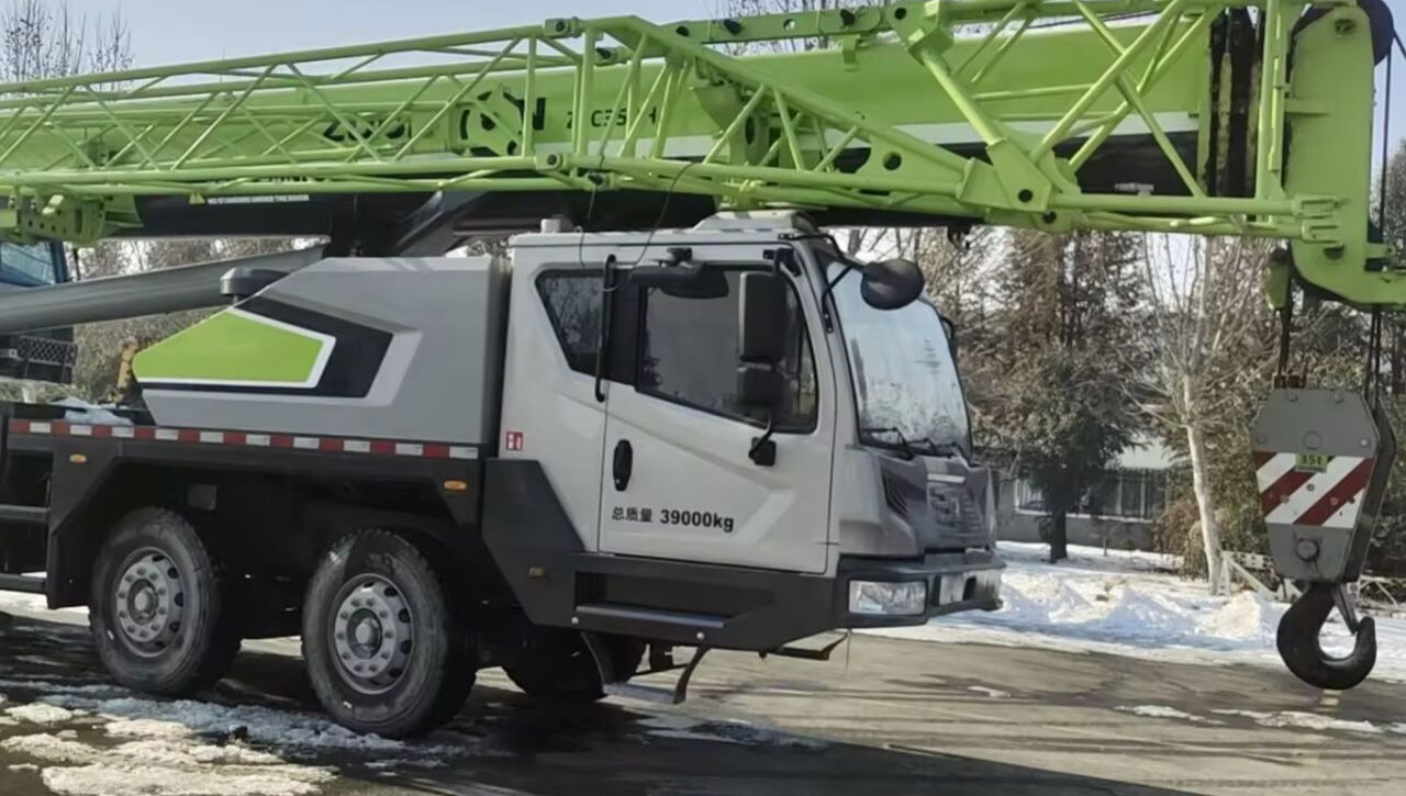 Zoomlion ZTC350 ZTC250 ZTC550 ZTC1000 - 移动式起重机:图5 Zoomlion ZTC350 ZTC250 ZTC550 ZTC1000 - 移动式起重机:图5