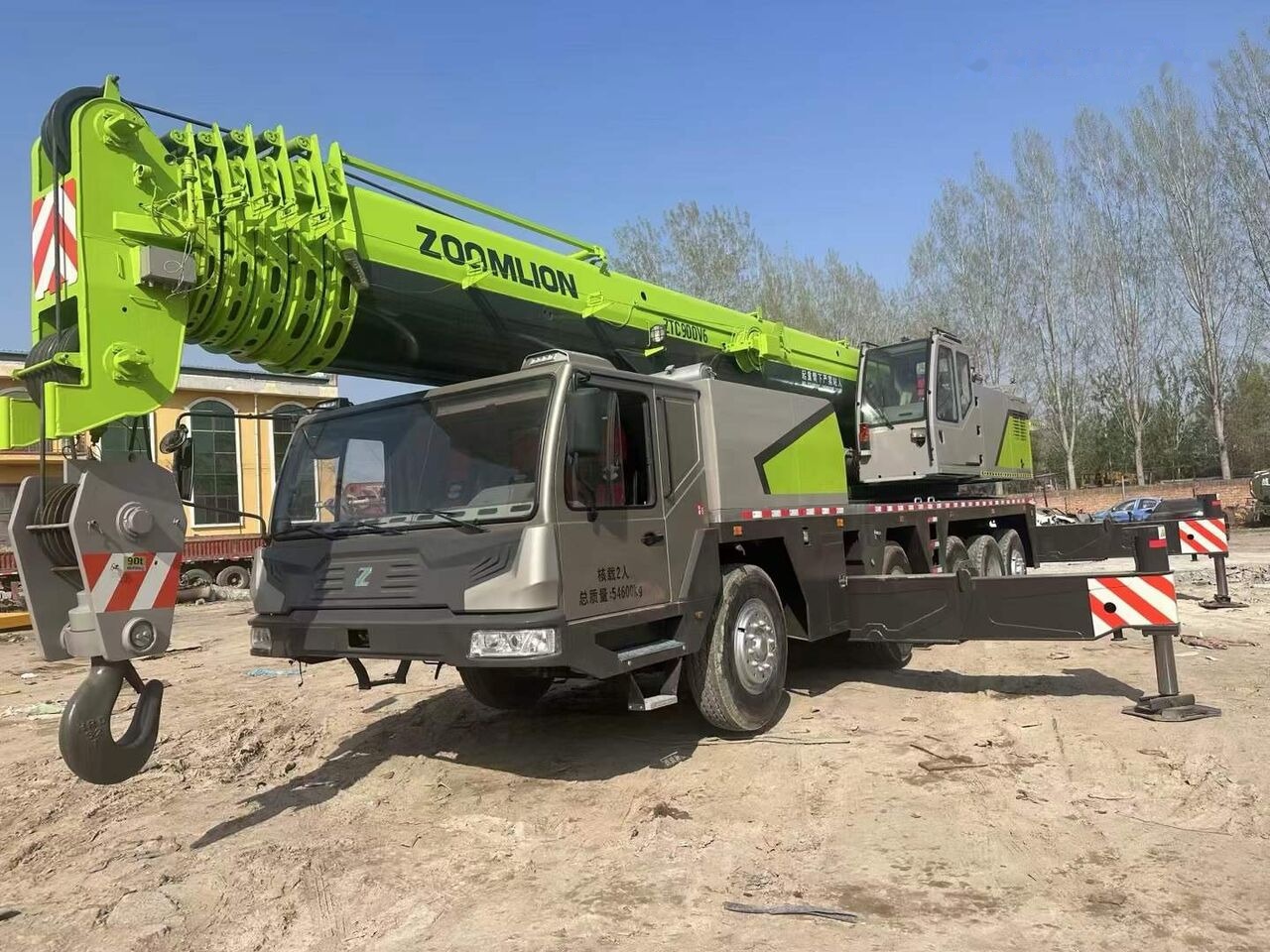 Zoomlion ZTC900V 90T 90ton 80ton 100ton - 移动式起重机:图2 Zoomlion ZTC900V 90T 90ton 80ton 100ton - 移动式起重机:图2