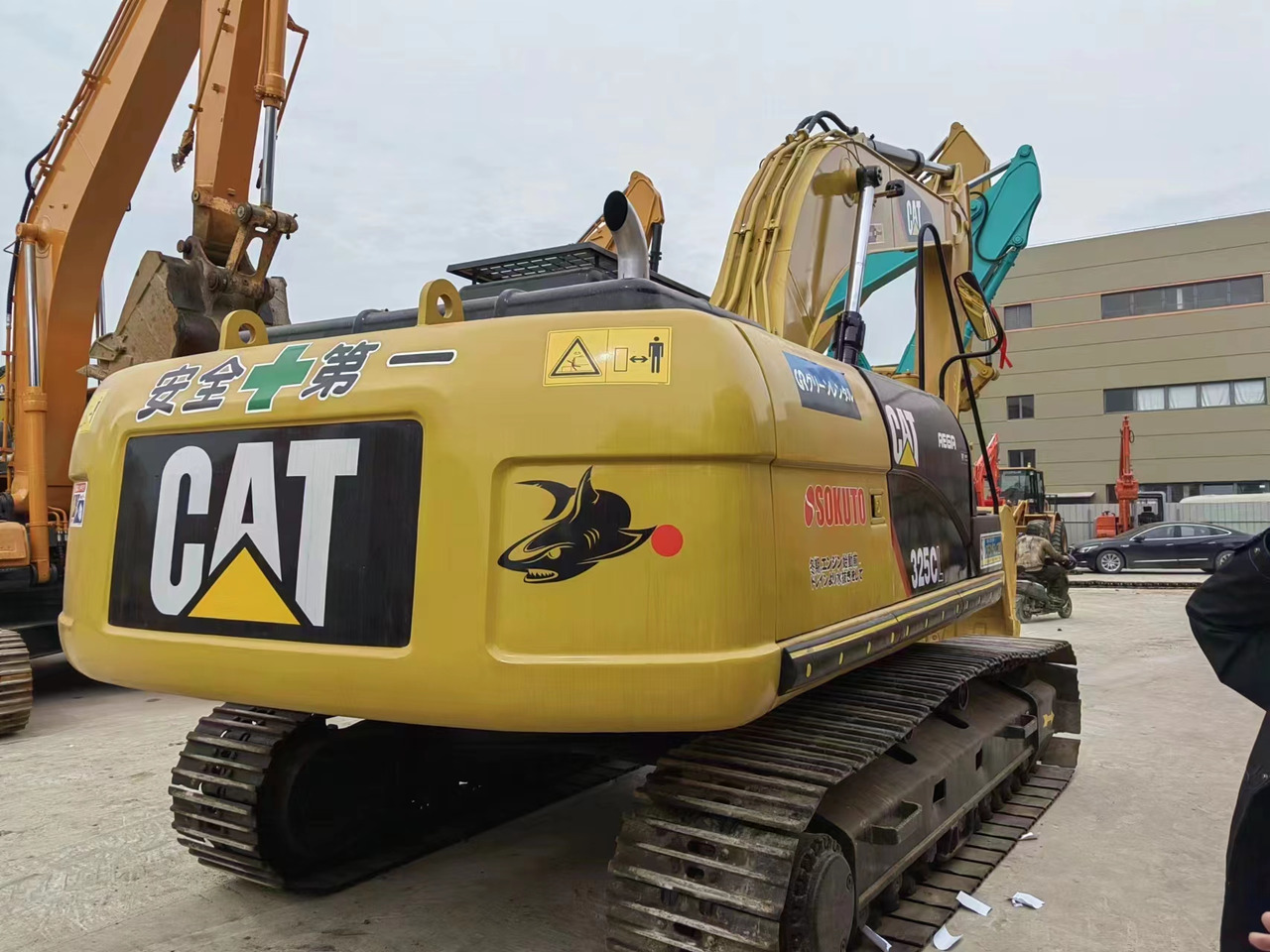 CATERPILLAR 325 C - 履带式挖掘机:图1 CATERPILLAR 325 C - 履带式挖掘机:图1