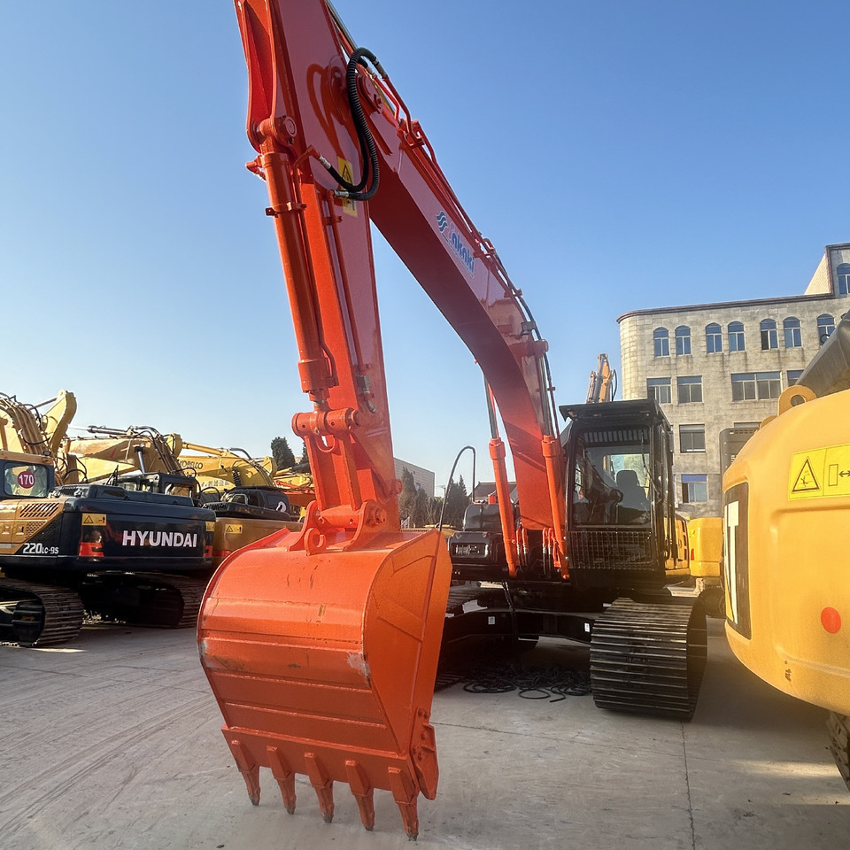 Hitachi ZX200-3 Excavator - 履带式挖掘机:图1 Hitachi ZX200-3 Excavator - 履带式挖掘机:图1