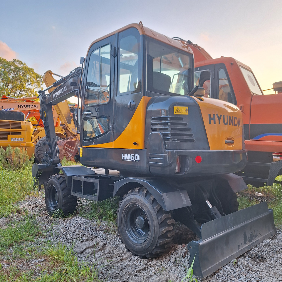 Hyundai 60vs excavator - 轮式挖掘机:图1 Hyundai 60vs excavator - 轮式挖掘机:图1