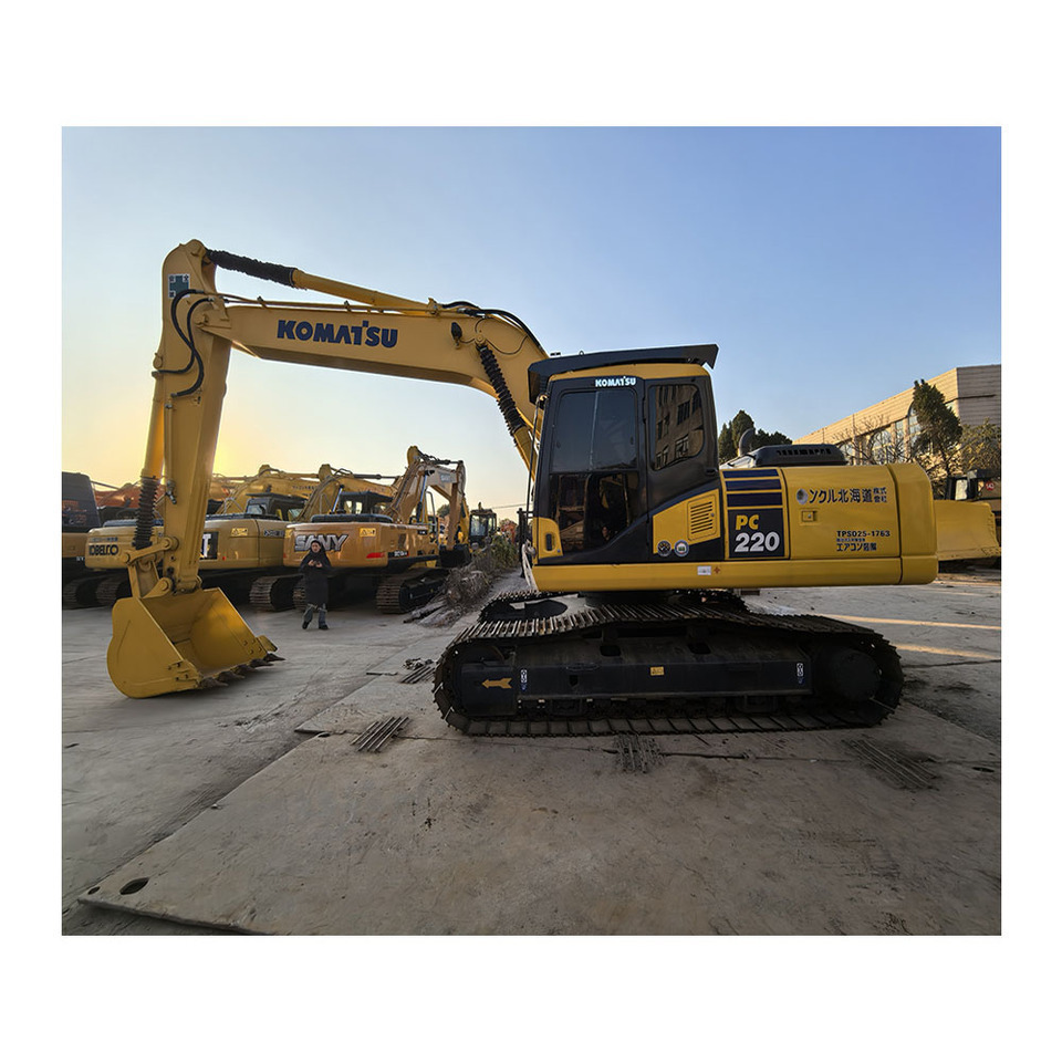 Komatsu PC220-7 - 履带式挖掘机:图1 Komatsu PC220-7 - 履带式挖掘机:图1