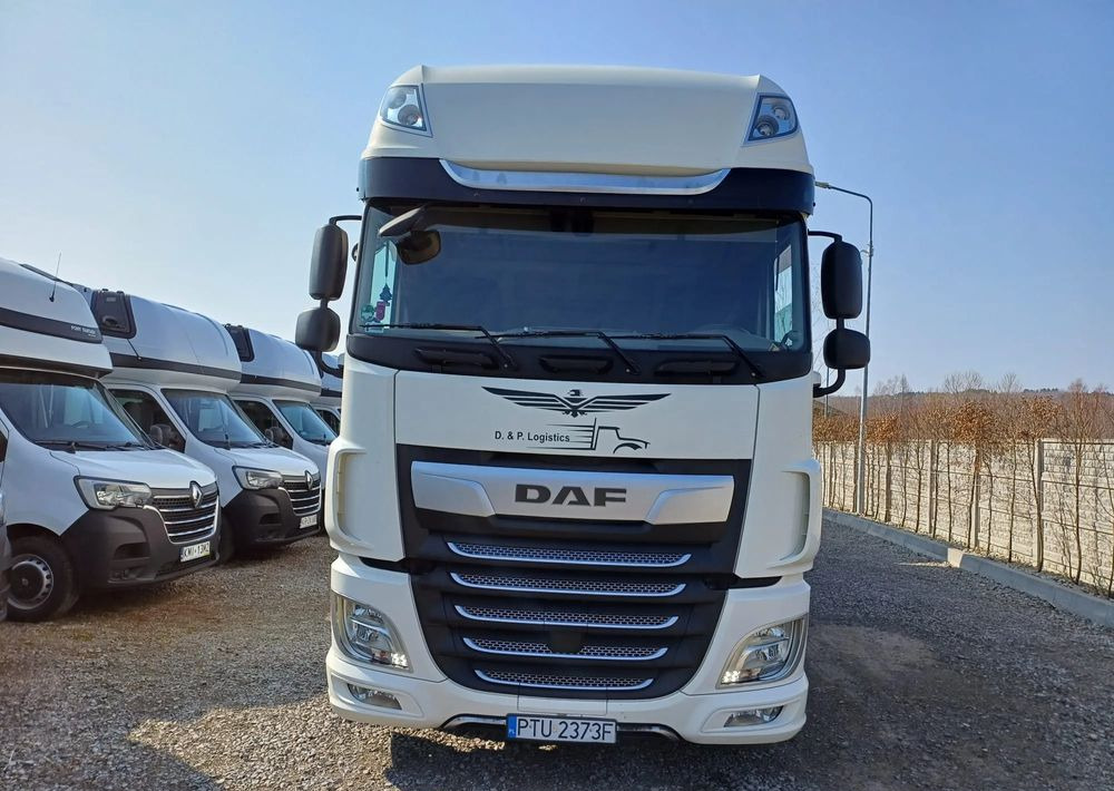 DAF XF 480 SUPER SPACE CAB / ZESTAW TANDEM PRZEJAZDOWY 120m3 - 侧帘卡车:图5 DAF XF 480 SUPER SPACE CAB / ZESTAW TANDEM PRZEJAZDOWY 120m3 - 侧帘卡车:图5
