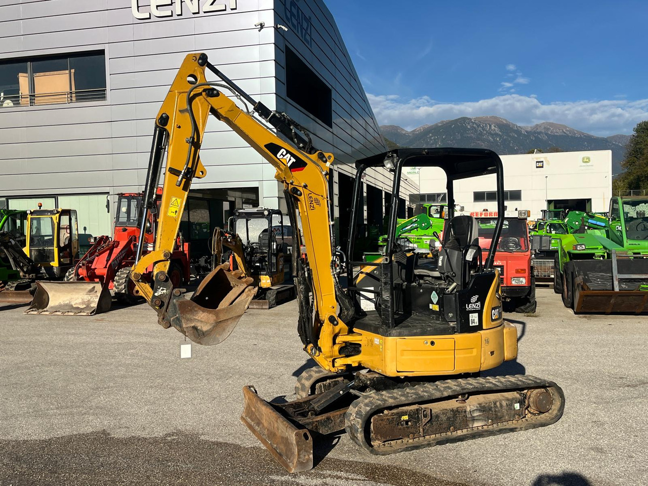 ESCAVATORE CAT 303 E CR - 小型挖掘机:图2 ESCAVATORE CAT 303 E CR - 小型挖掘机:图2