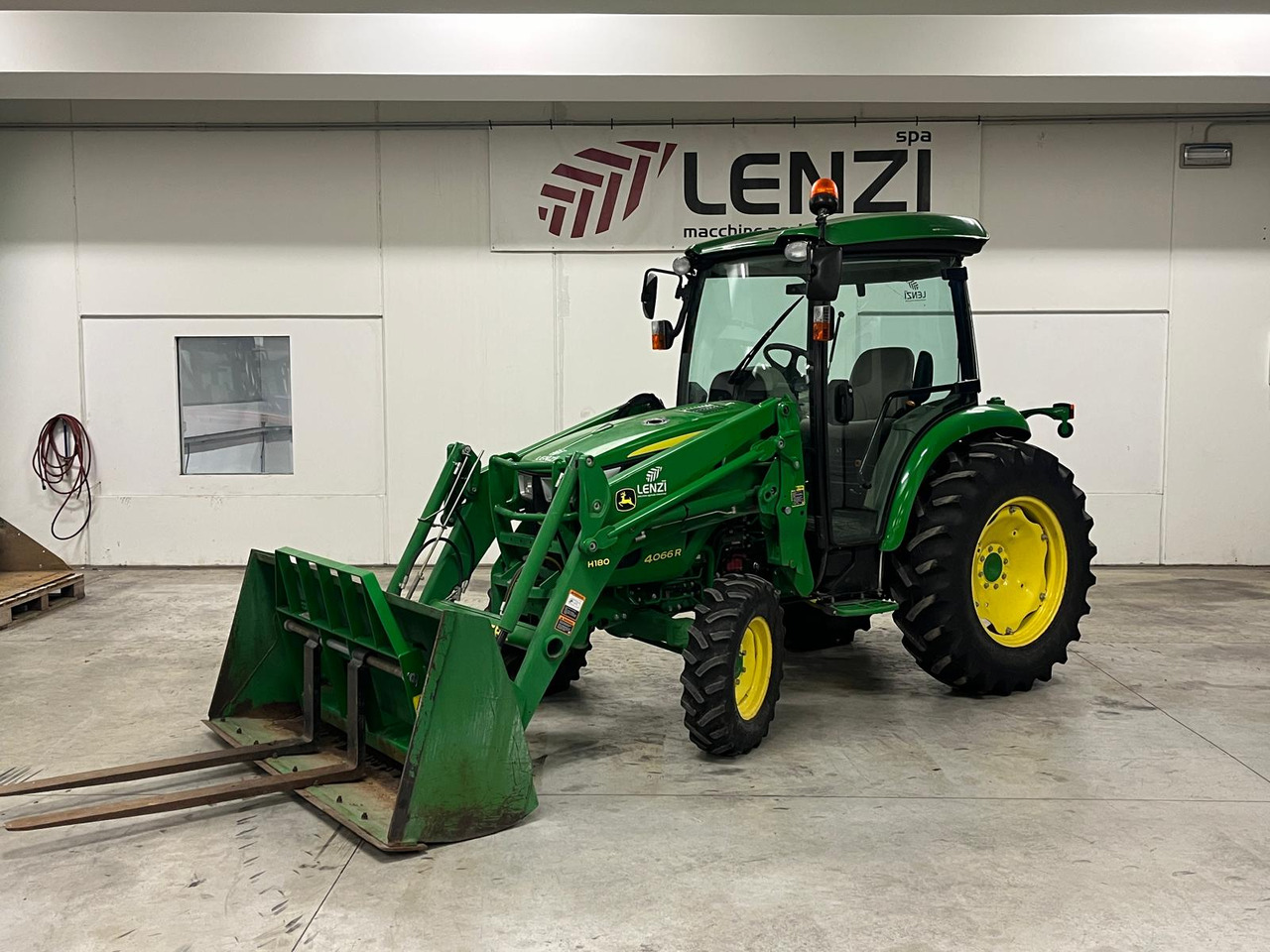 JOHN DEERE 4066 R ( IDROSTATICO ) - 拖拉机:图1 JOHN DEERE 4066 R ( IDROSTATICO ) - 拖拉机:图1