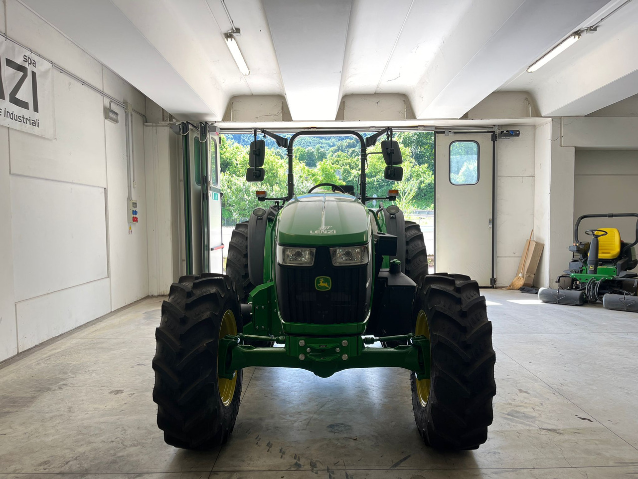 JOHN DEERE 5100 M - 拖拉机:图3 JOHN DEERE 5100 M - 拖拉机:图3