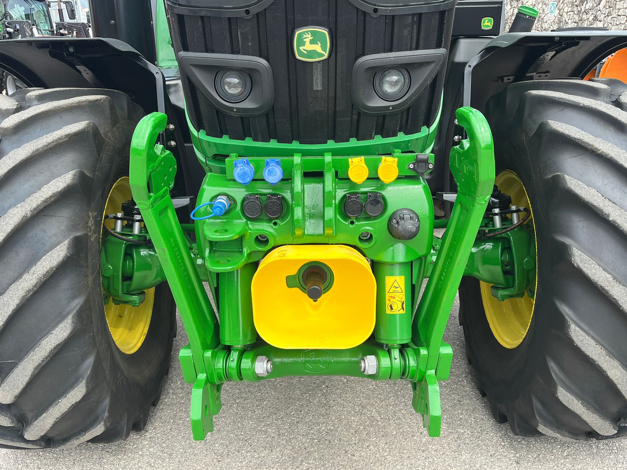 JOHN DEERE 6130 - 拖拉机:图3 JOHN DEERE 6130 - 拖拉机:图3