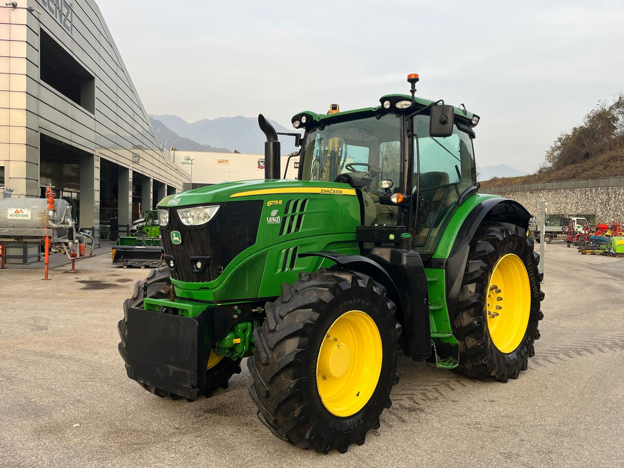 John Deere 6175R - 拖拉机:图2 John Deere 6175R - 拖拉机:图2
