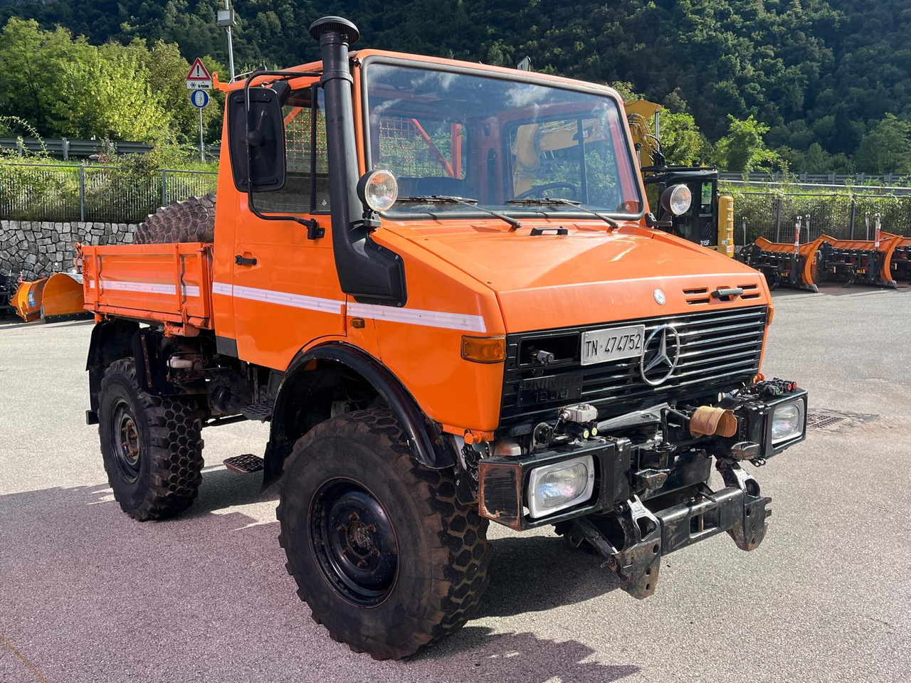 MERCEDES BENZ UNIMOG U1200 – 70 - 翻斗车:图4 MERCEDES BENZ UNIMOG U1200 – 70 - 翻斗车:图4