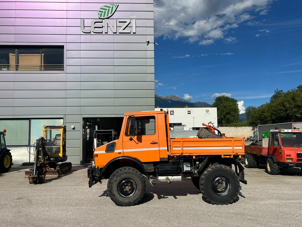 MERCEDES BENZ UNIMOG U1200 – 70 - 翻斗车:图2 MERCEDES BENZ UNIMOG U1200 – 70 - 翻斗车:图2