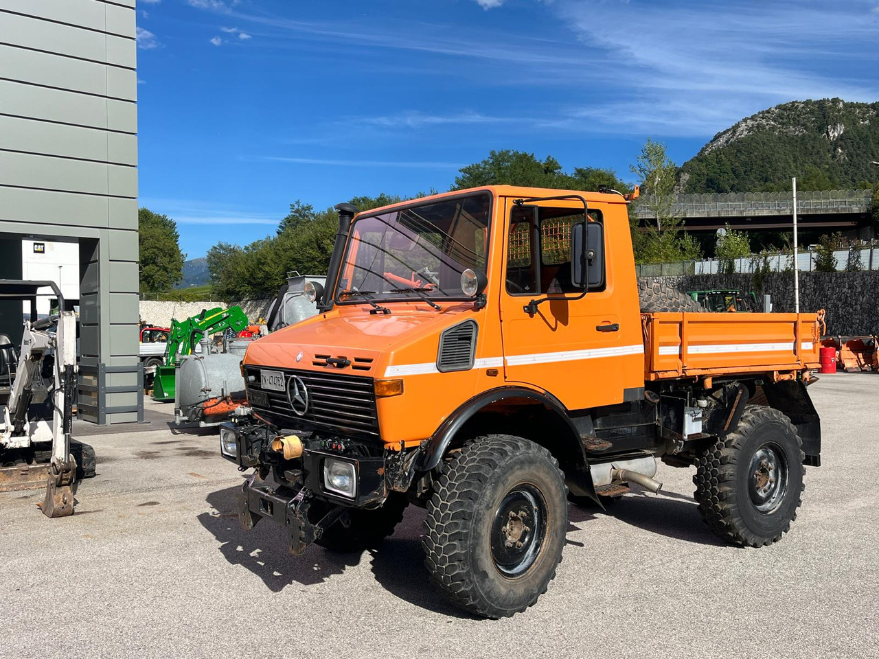 MERCEDES BENZ UNIMOG U1200 – 70 - 翻斗车:图1 MERCEDES BENZ UNIMOG U1200 – 70 - 翻斗车:图1