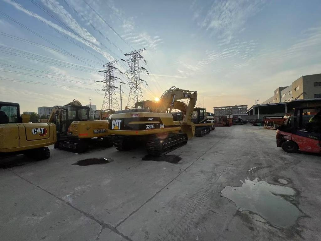 CAT 320 B - 履带式挖掘机:图1 CAT 320 B - 履带式挖掘机:图1