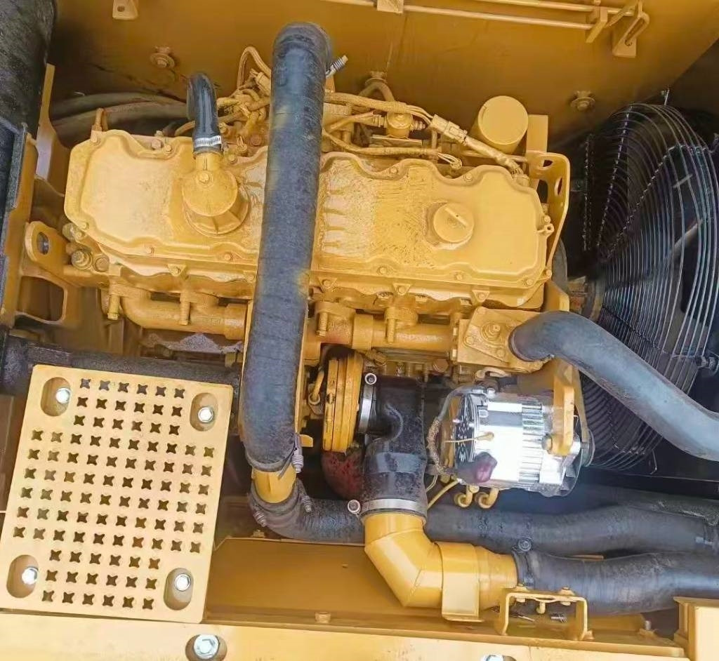 CAT 325 C - 履带式挖掘机:图4 CAT 325 C - 履带式挖掘机:图4