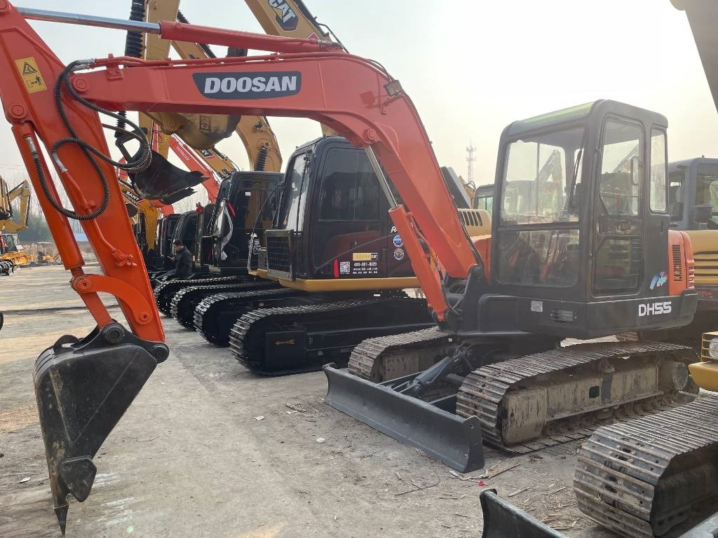 Doosan DH 55 - 小型挖掘机:图2 Doosan DH 55 - 小型挖掘机:图2