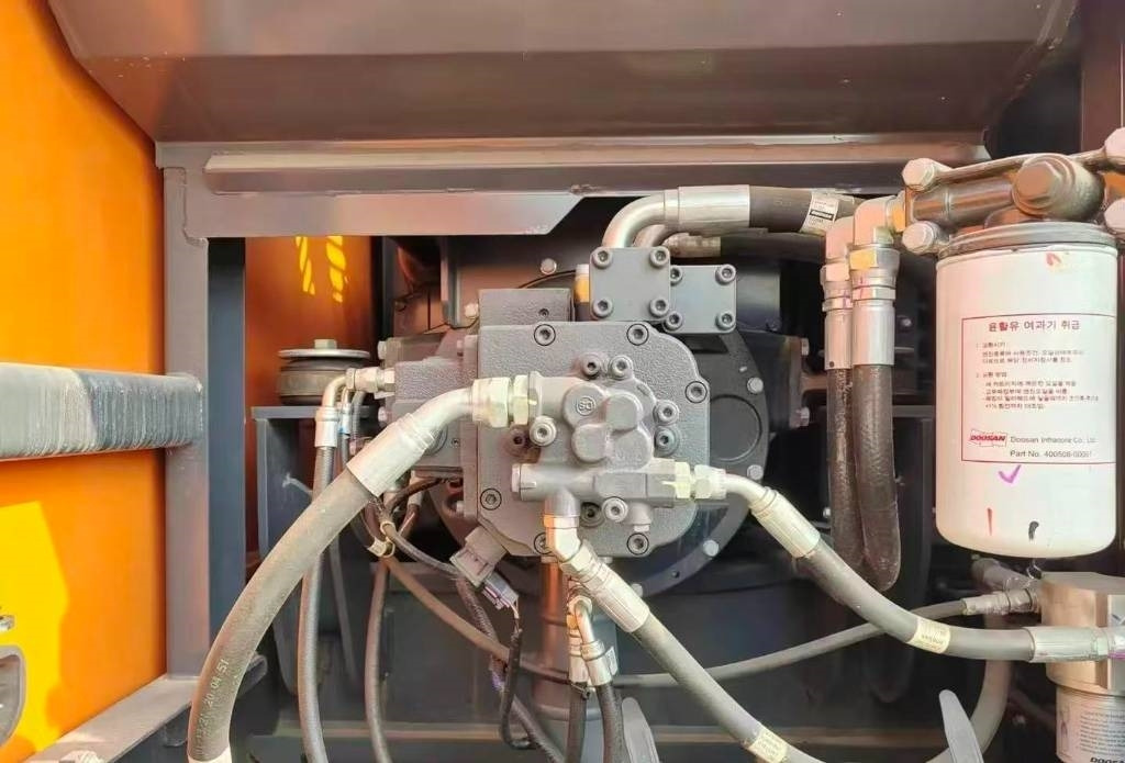 Doosan DX 220  - 履带式挖掘机:图3 Doosan DX 220  - 履带式挖掘机:图3