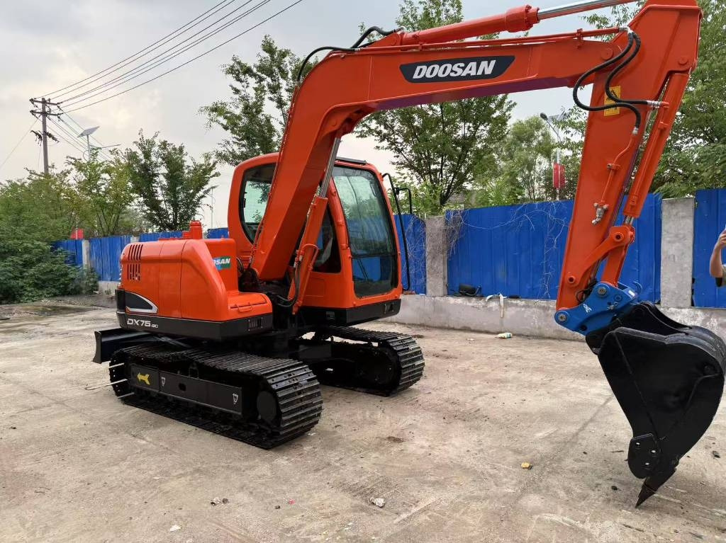 Doosan DX 75  - 履带式挖掘机:图1 Doosan DX 75  - 履带式挖掘机:图1