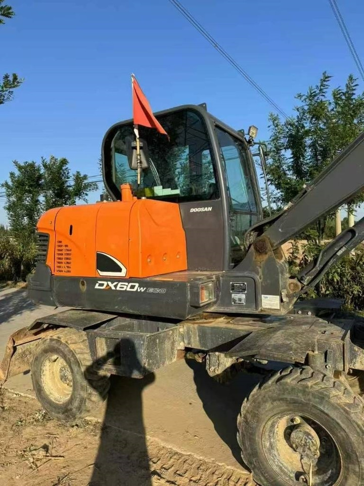 Doosan DX60W - 轮式挖掘机:图5 Doosan DX60W - 轮式挖掘机:图5