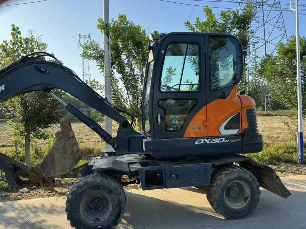 Doosan DX60W - 轮式挖掘机:图1 Doosan DX60W - 轮式挖掘机:图1