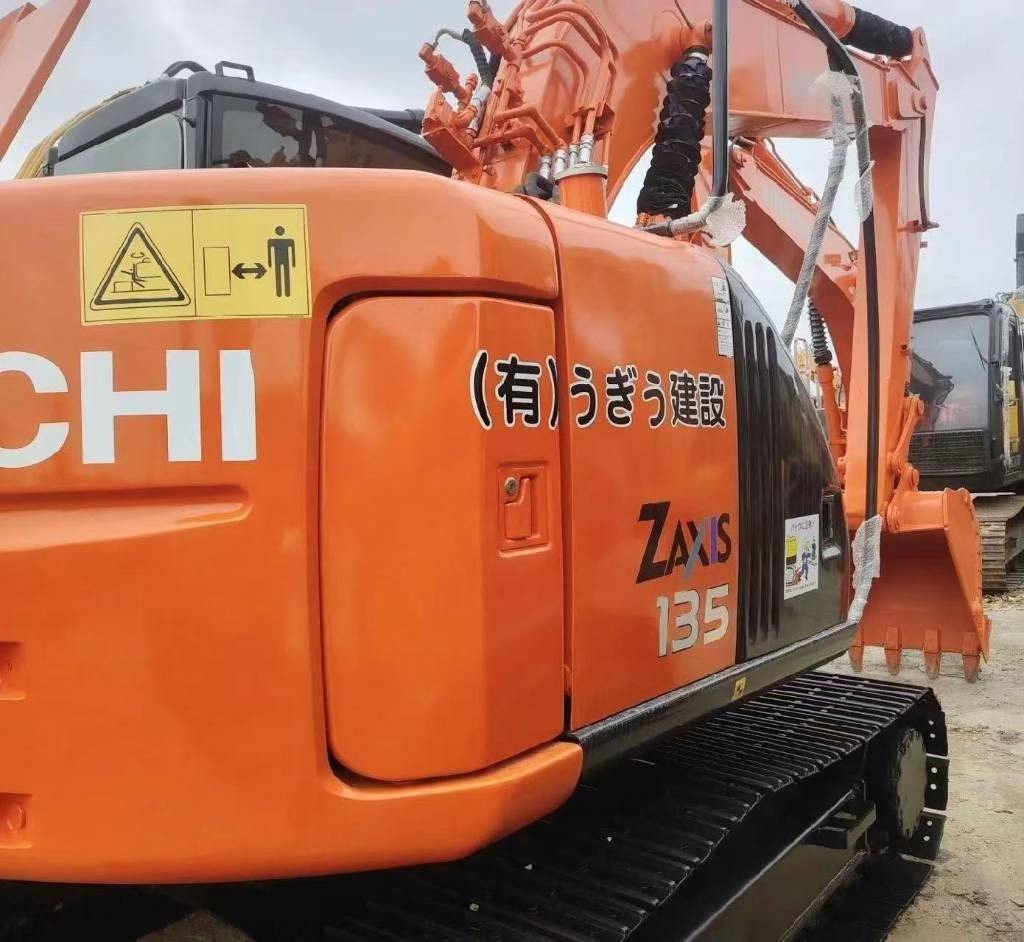 Hitachi 135 US-6 - 履带式挖掘机:图3 Hitachi 135 US-6 - 履带式挖掘机:图3