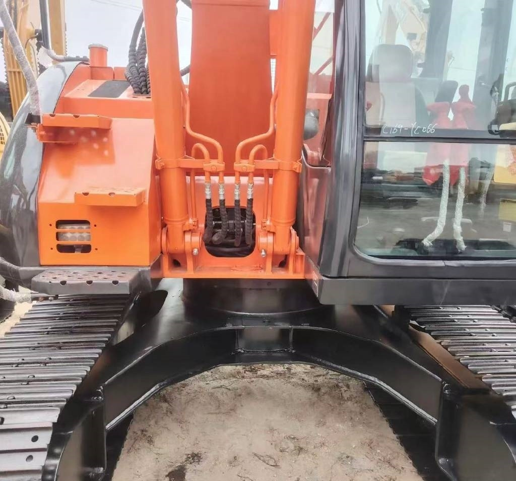 Hitachi 135US - 履带式挖掘机:图5 Hitachi 135US - 履带式挖掘机:图5