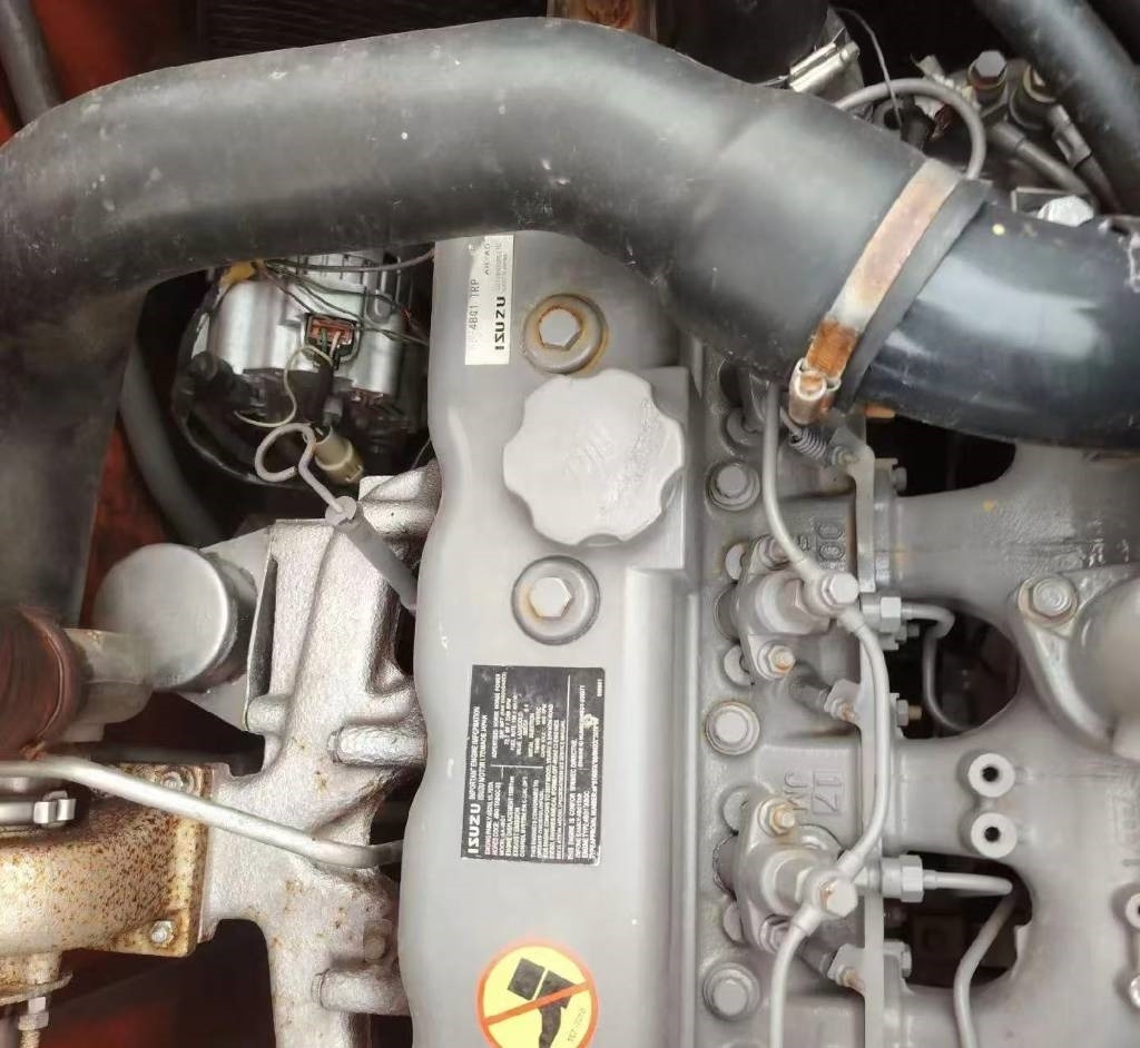 Hitachi 135US - 履带式挖掘机:图2 Hitachi 135US - 履带式挖掘机:图2