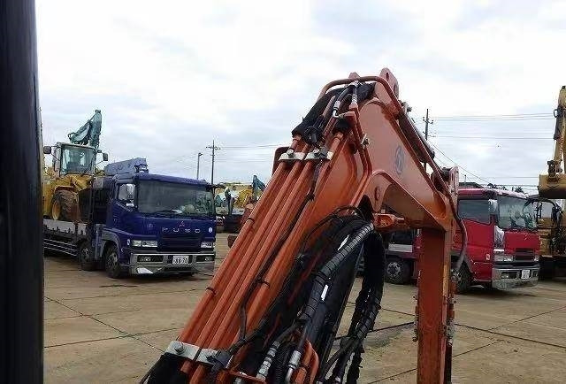 Hitachi 30 - 小型挖掘机:图2 Hitachi 30 - 小型挖掘机:图2