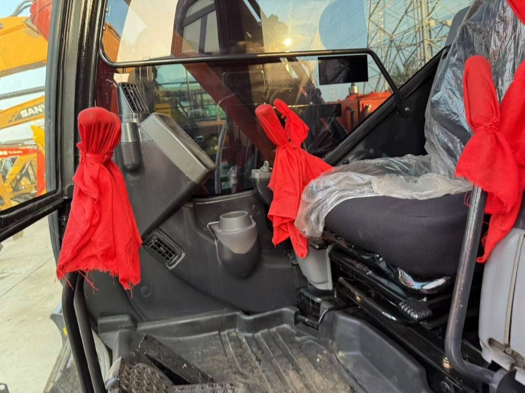 Hitachi 70 - 履带式挖掘机:图3 Hitachi 70 - 履带式挖掘机:图3