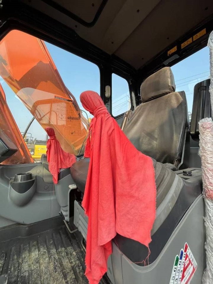 Hitachi ZX 160 - 履带式挖掘机:图3 Hitachi ZX 160 - 履带式挖掘机:图3