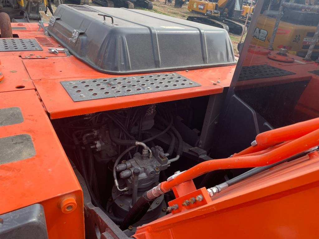 Hitachi ZX 240 - 履带式挖掘机:图2 Hitachi ZX 240 - 履带式挖掘机:图2