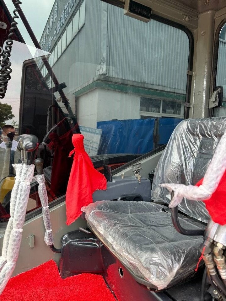 Hitachi ZX 55 - 小型挖掘机:图5 Hitachi ZX 55 - 小型挖掘机:图5