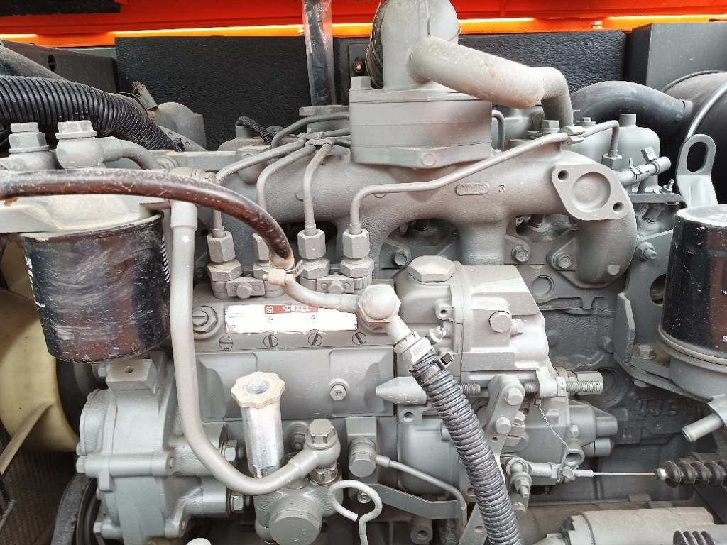 Hitachi ZX 60 - 小型挖掘机:图3 Hitachi ZX 60 - 小型挖掘机:图3