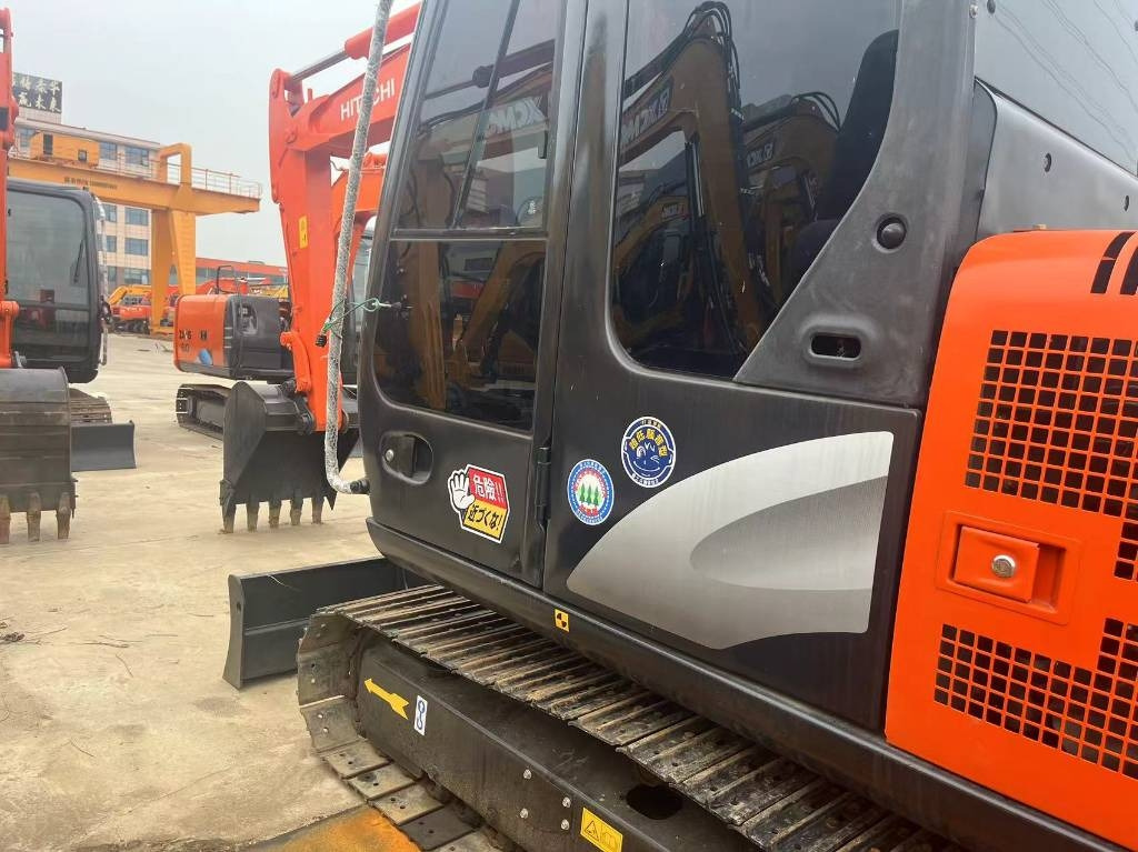 Hitachi ZX 60 - 小型挖掘机:图1 Hitachi ZX 60 - 小型挖掘机:图1