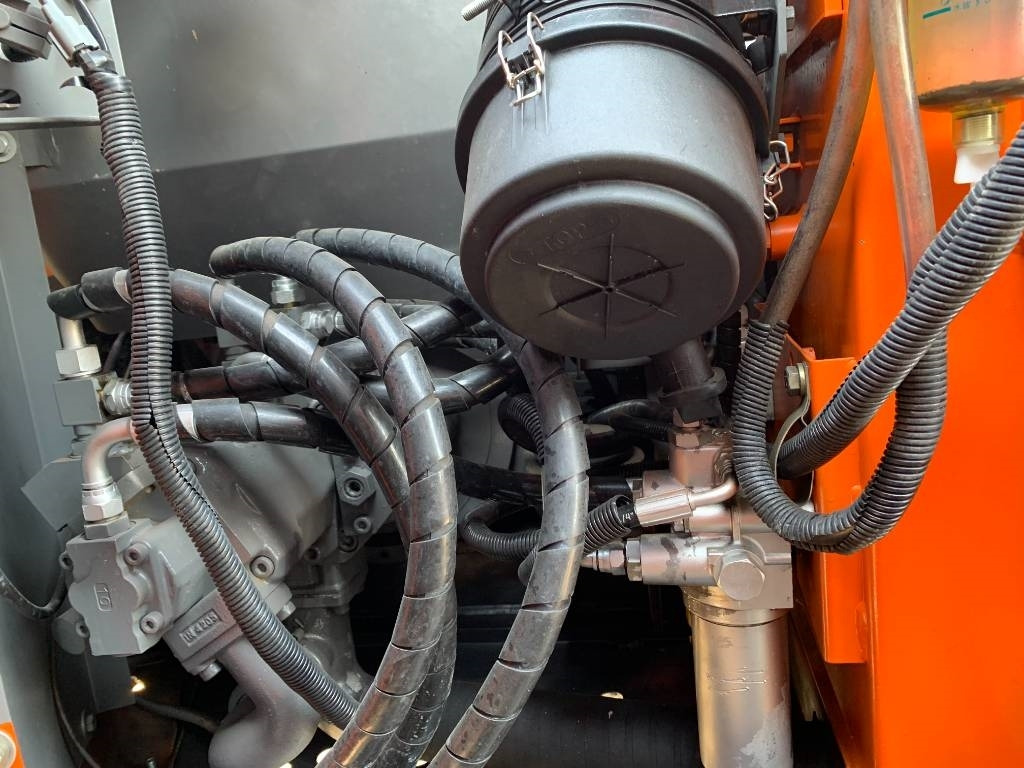 Hitachi ZX 70 - 小型挖掘机:图5 Hitachi ZX 70 - 小型挖掘机:图5