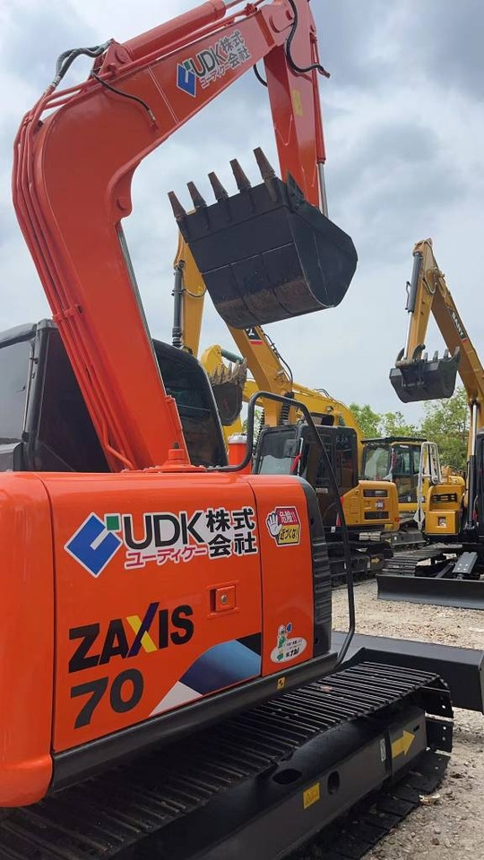Hitachi ZX 70 - 小型挖掘机:图1 Hitachi ZX 70 - 小型挖掘机:图1