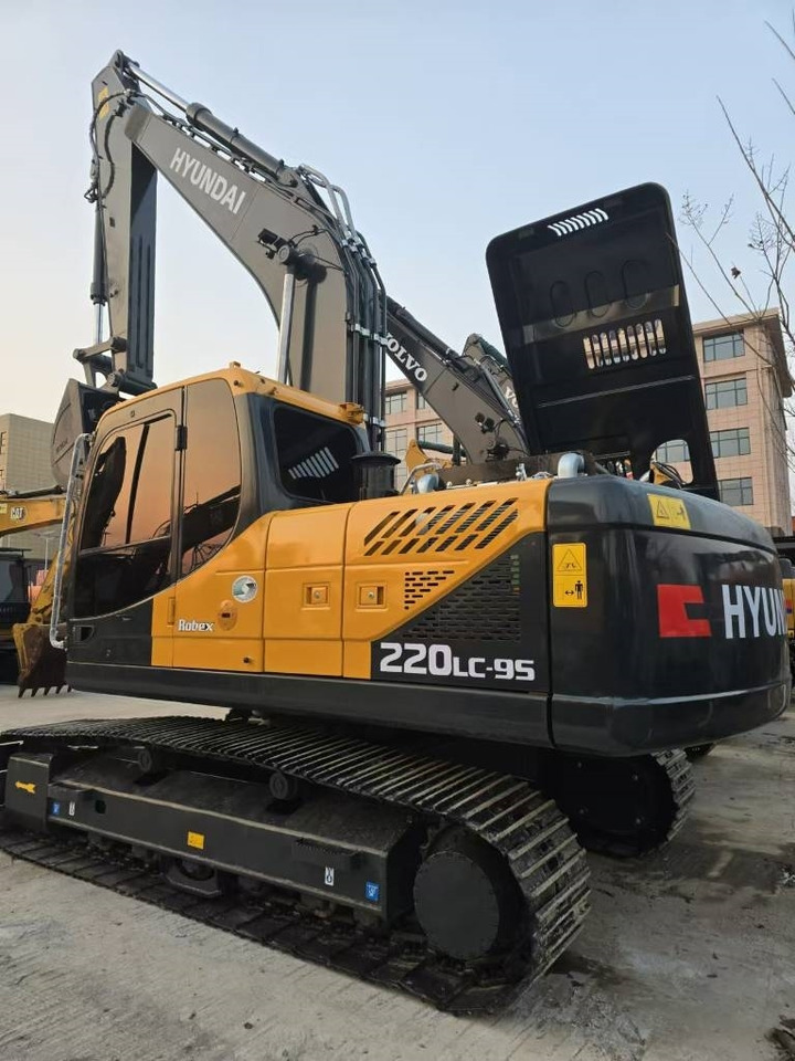 Hyundai 220-9 - 小型挖掘机:图1 Hyundai 220-9 - 小型挖掘机:图1