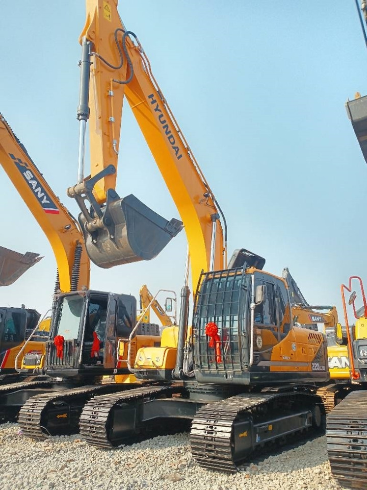 Hyundai 220 - 小型挖掘机:图1 Hyundai 220 - 小型挖掘机:图1