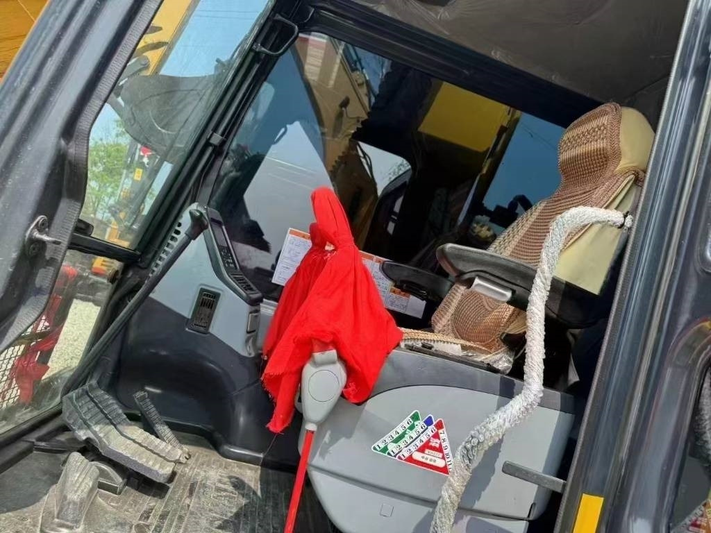 Komatsu PC 130 - 履带式挖掘机:图4 Komatsu PC 130 - 履带式挖掘机:图4