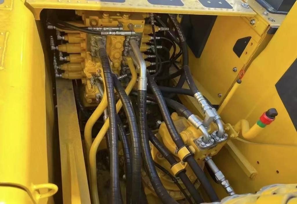 Komatsu PC 200-8 - 履带式挖掘机:图3 Komatsu PC 200-8 - 履带式挖掘机:图3