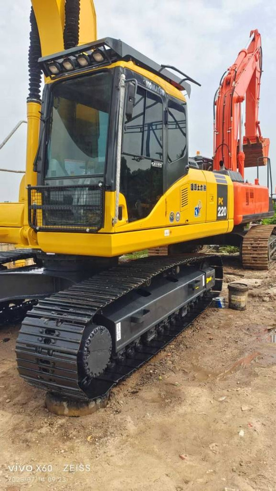 Komatsu PC 220-7  - 履带式挖掘机:图1 Komatsu PC 220-7  - 履带式挖掘机:图1