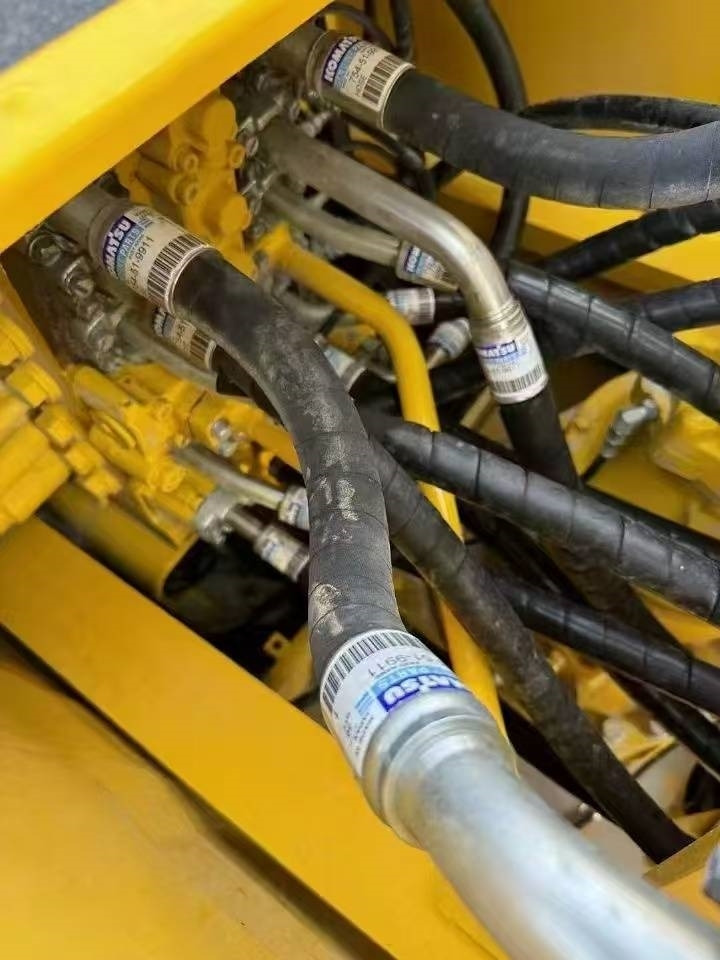 Komatsu PC 220-8 - 履带式挖掘机:图5 Komatsu PC 220-8 - 履带式挖掘机:图5