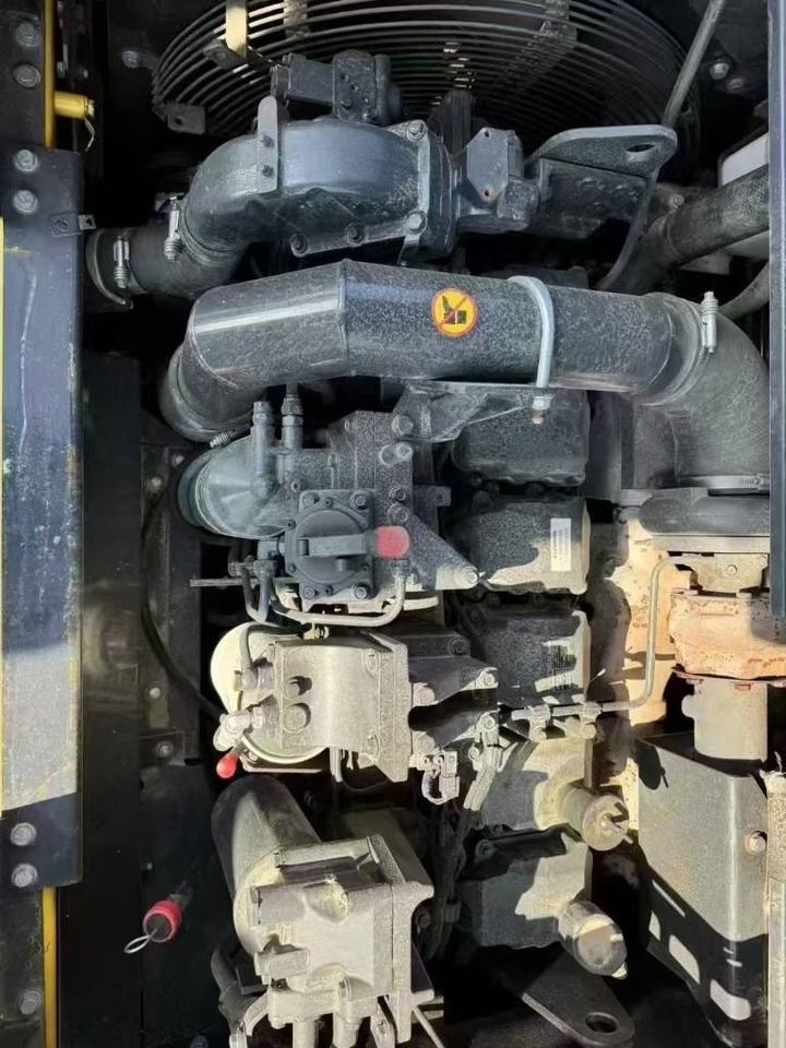 Komatsu PC 400-8 - 履带式挖掘机:图2 Komatsu PC 400-8 - 履带式挖掘机:图2