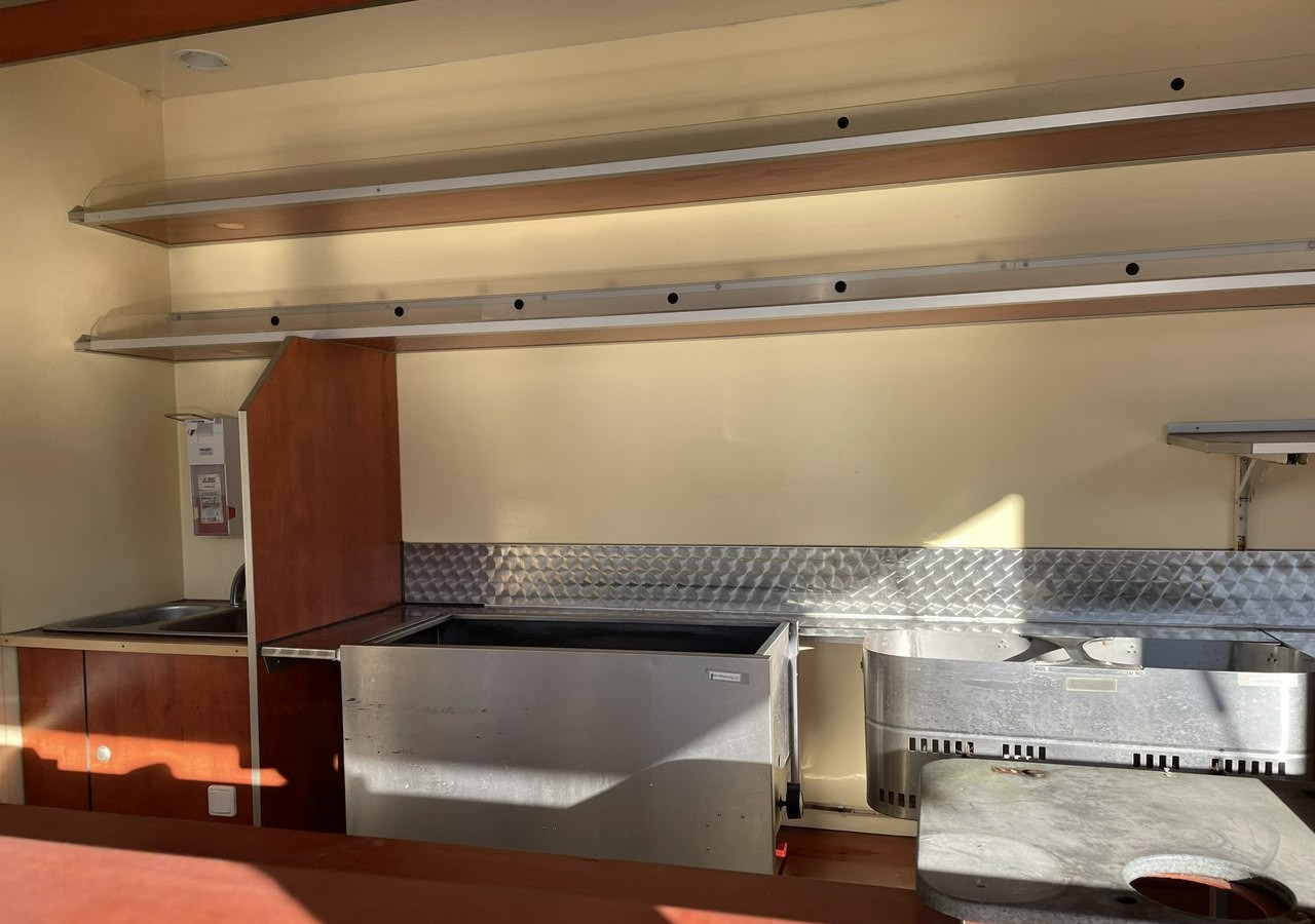 Fiat Ducato Autosklep wędlin Gastronomiczna food truck foodtruck sklep 118tkm 20 - 自动售货卡车:图5 Fiat Ducato Autosklep wędlin Gastronomiczna food truck foodtruck sklep 118tkm 20 - 自动售货卡车:图5