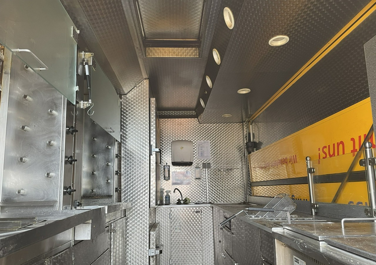 Fiat Ducato Ducato Autogrill Autosklep Foodtruck food truck Gastronomiczny 2018 - 自动售货卡车:图2 Fiat Ducato Ducato Autogrill Autosklep Foodtruck food truck Gastronomiczny 2018 - 自动售货卡车:图2