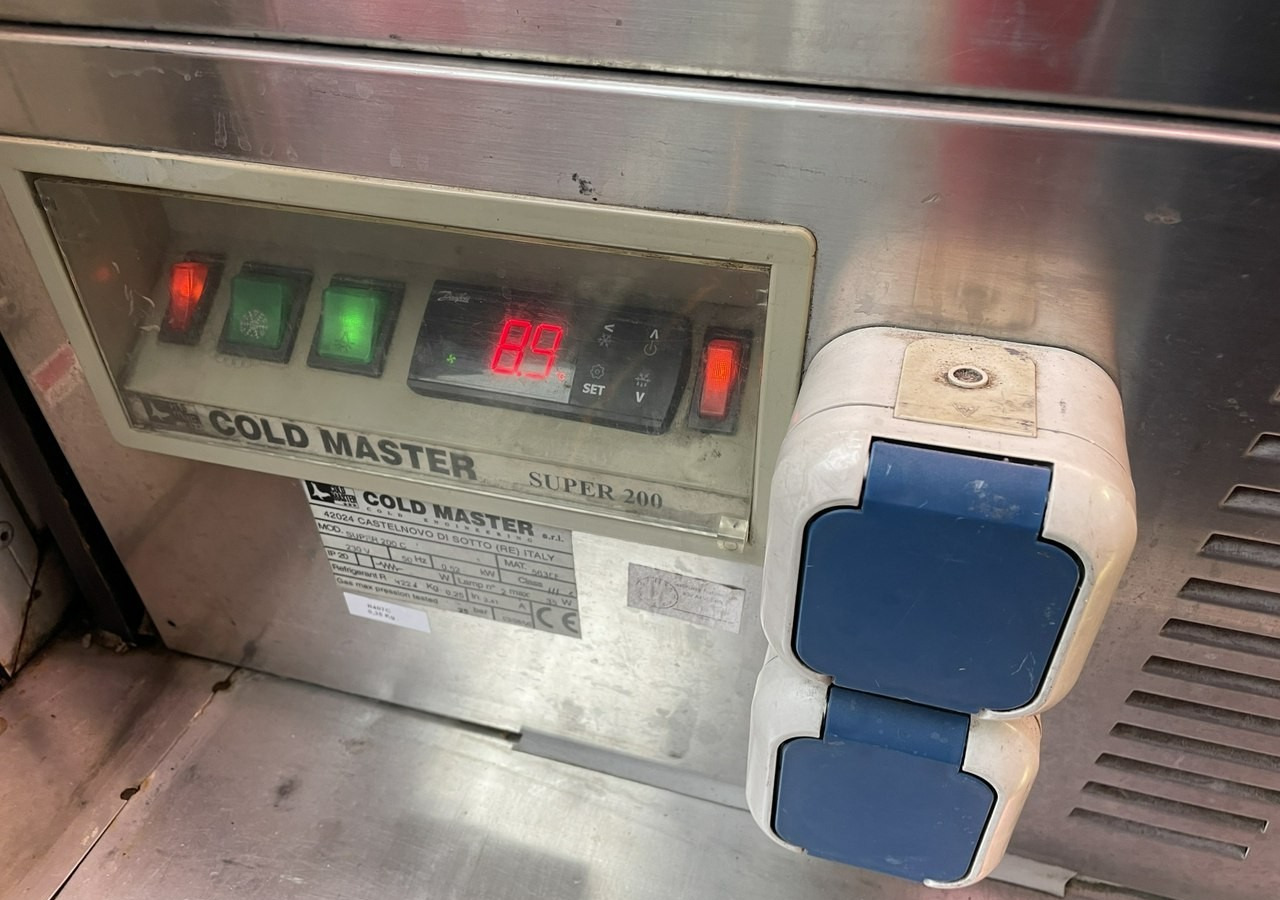 自动售货拖车 Inna Inny Autosklep przyczepa wędlin Gastronomiczny Food Truck Foodtruck Sklep:图10 自动售货拖车 Inna Inny Autosklep przyczepa wędlin Gastronomiczny Food Truck Foodtruck Sklep:图10