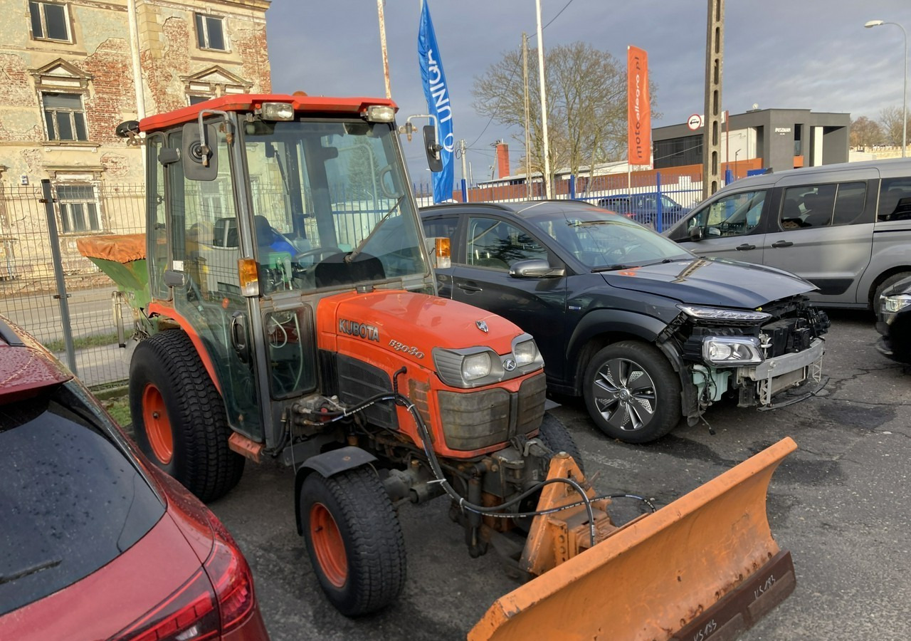 Inna Inny Traktor Kubota 4X4 B 3030 Odśnieżarka posypywarka Pług 2011 - 市政牵引车:图2 Inna Inny Traktor Kubota 4X4 B 3030 Odśnieżarka posypywarka Pług 2011 - 市政牵引车:图2
