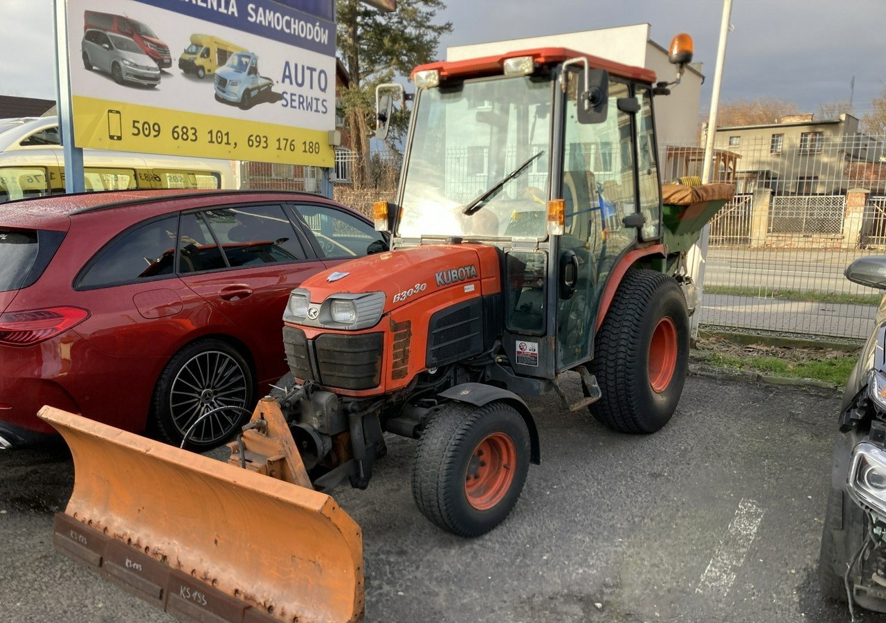 Inna Inny Traktor Kubota 4X4 B 3030 Odśnieżarka posypywarka Pług 2011 - 市政牵引车:图1 Inna Inny Traktor Kubota 4X4 B 3030 Odśnieżarka posypywarka Pług 2011 - 市政牵引车:图1