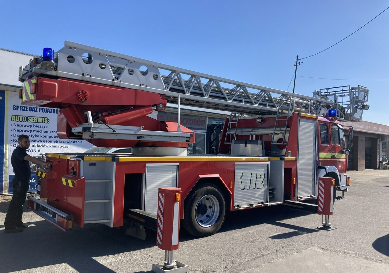 MAN L 2000 MAN 15,280 Straż pożarna drabina Strażacka zwyżka 32m Metz Model 20 - 消防车:图5 MAN L 2000 MAN 15,280 Straż pożarna drabina Strażacka zwyżka 32m Metz Model 20 - 消防车:图5