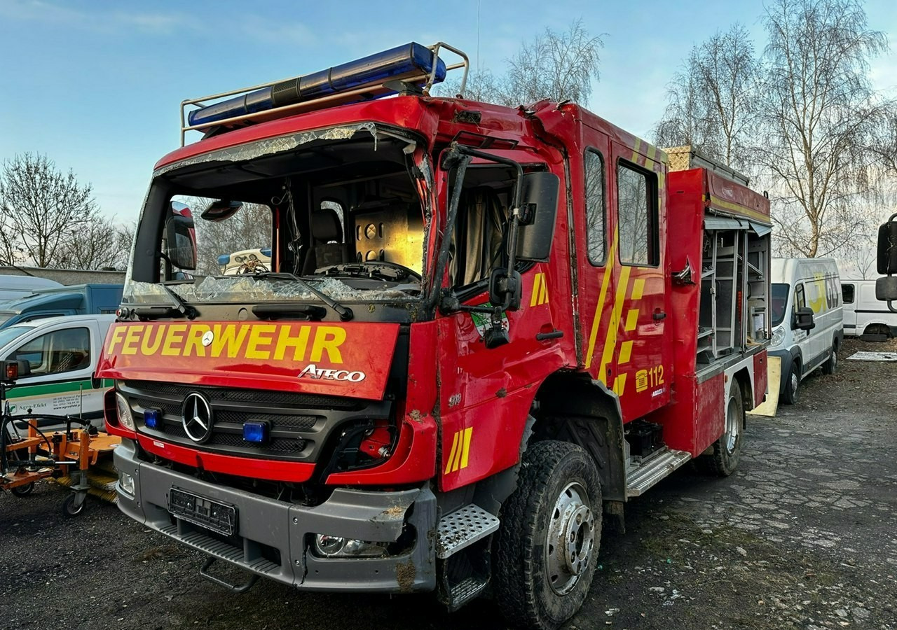 Mercedes-Benz Atego 918 Straż Pożarna 4X4 Wóz strażacki 2006 Atego 918 Straż Pożarna 4X4 Wóz strażacki 2006 - 消防车:图3 Mercedes-Benz Atego 918 Straż Pożarna 4X4 Wóz strażacki 2006 Atego 918 Straż Pożarna 4X4 Wóz strażacki 2006 - 消防车:图3