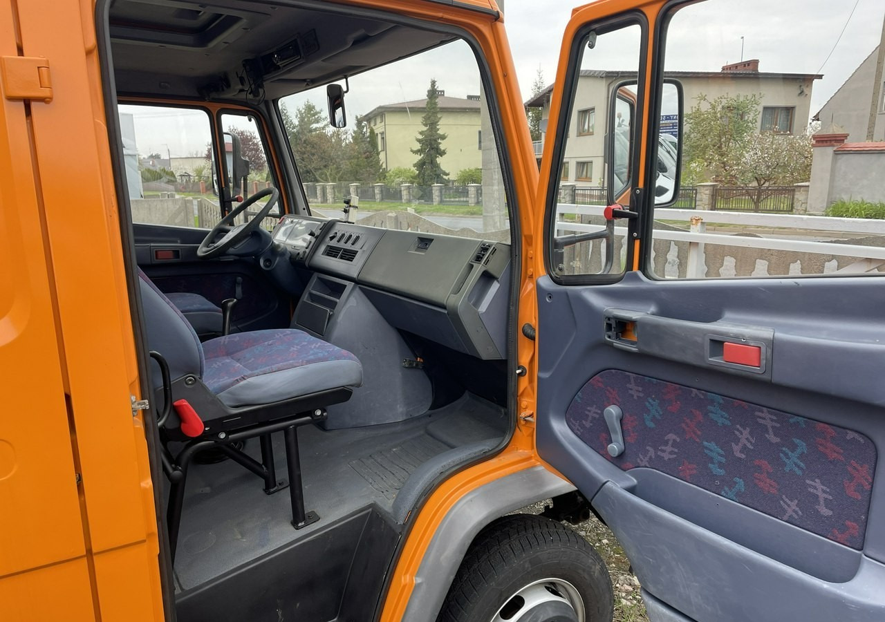 Mercedes-Benz Inny Mercedes-Benz Vario 614 Brygadówka skrzynia plandeka 6-oso doka dokka 2004 - 侧帘卡车:图5 Mercedes-Benz Inny Mercedes-Benz Vario 614 Brygadówka skrzynia plandeka 6-oso doka dokka 2004 - 侧帘卡车:图5